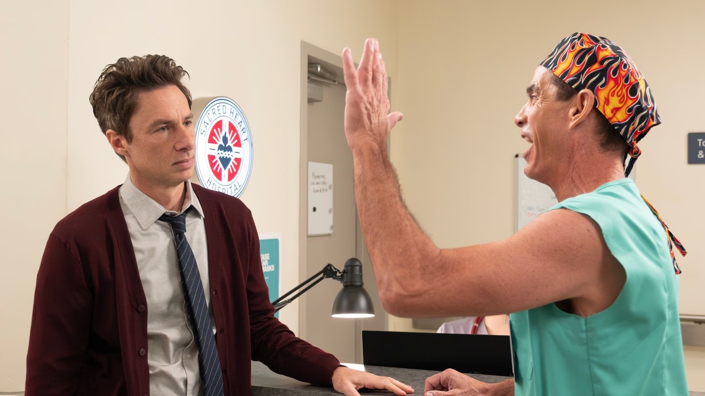 Scrubs – 2026 kommen nochmal neue Folgen – zu Staffel 2 des Serien-Revivals gibt’s jetzt ein erstes Bild mitsamt wichtigen Update
